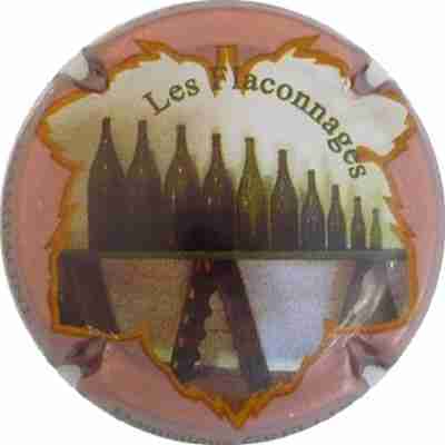 N°04 Les flaconnages, contour rosé
Photo: LABBE Mary
