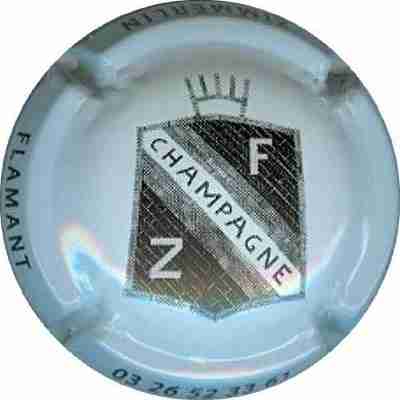 N°19 Fond blanc, écusson noir
Merci à  www.capsules.be
