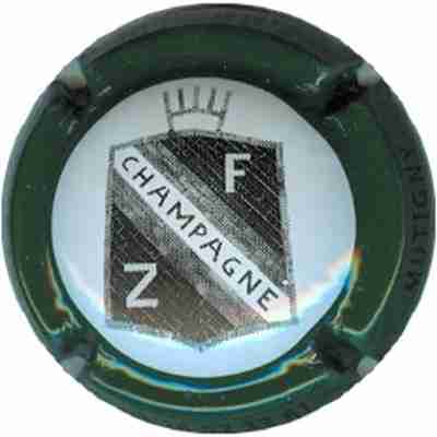 N°16 Contour vert, écusson noir
Merci à  www.capsules.be
