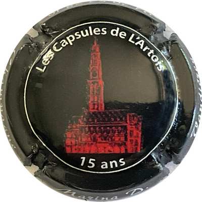 N°166b Les capsules de l'Artois, 15 ans, beffroi rouge
Photo Bruno HEBMANN GONTIER

