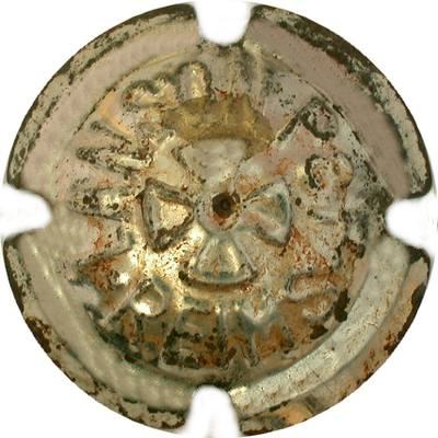 N°036 Estampée, à  encoches, acier, croix de Malte arrondie
Photo GOURAUD Jacques
