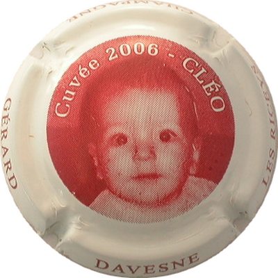 N°08 Série de 6 (Cléo), contour blanc, fond bordeaux
Photo GOURAUD Jacques
