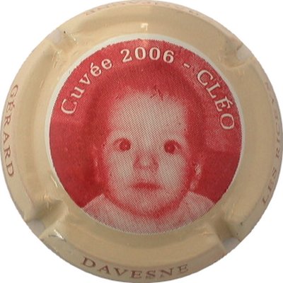 N°08 Série de 6 (Cléo), contour crème, fond bordeaux
Photo GOURAUD Jacques
