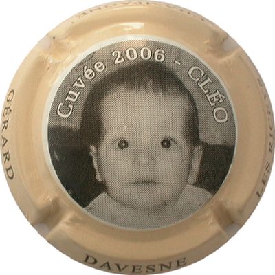 N°08 Série de 6 (Cléo), contour crème, fond noir
Photo GOURAUD Jacques
