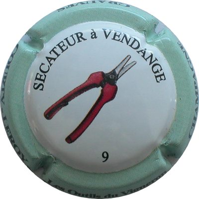 N° 12h 9 Sécateur à  vendanges
Photo GOURAUD Jacques
