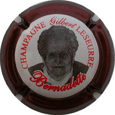 N°11 Série de 6 (Bernadette) Contour bordeaux
Photo GOURAUD Jacques

