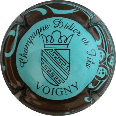 N°02 Série de 6 (écusson), bleu pâle, contour sparflex marron
Photo GOURAUD Jacques
