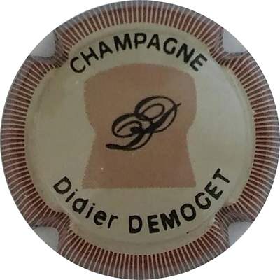 N°12x-NR Crème, striée bordeaux
Photo Alexandre LE FAUCHEUR
