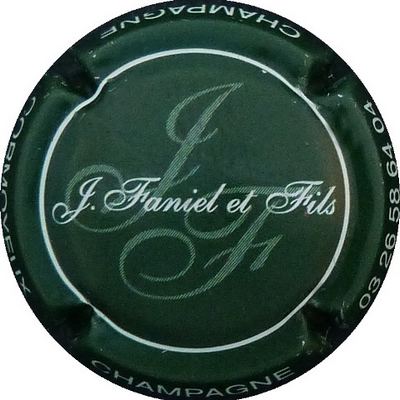 N°01 Vert foncé et blanc
Photo BENEZETH Louis
