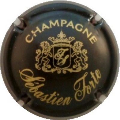 N°01 Série de 6 (écusson), noir et or
Photo J.R.
