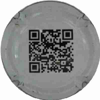 N°06 Verso blanc (QR code noir au verso de la capsule N°06)
Photo HELIOT Laurent

