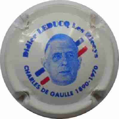 NR Charles De Gaulle, Fond blanc, barre bleu, blanc, rouge
Photo Bernard DUQUENNE
Mots-clés: NR