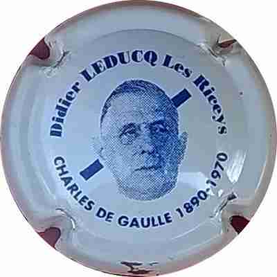 NR Charles De Gaulle, fond blanc, barre bleue
Photo Bernard DUQUENNE
Mots-clés: NR