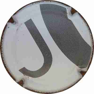 N°43 J, lettres grises
Photo LEWIS
