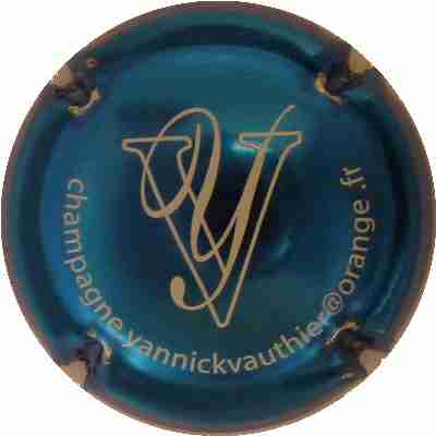 N°05 Bleu métallisé et blanc
Photo LEWIS
