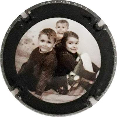 N°05b Portrait 3 enfants, Contour noir
Photo Martine PUPIN
